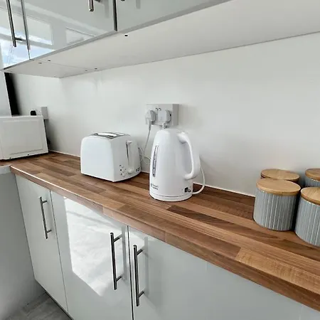 Lovely 3 Bedrooms Flat Apartment