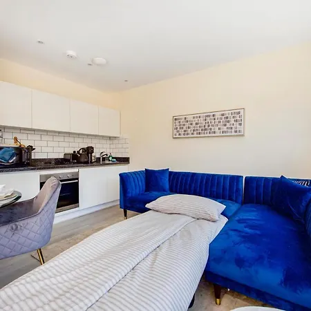 Prime Luxury, Heathrow, Freeparking, Wifi, Netflix Apartment *