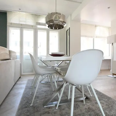 Oxford Street Luxurious 3 Bedroom Apartament *
