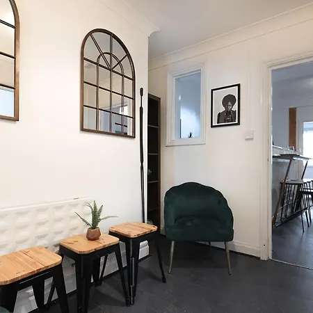 Trendy 2bed Flat Bethnal London