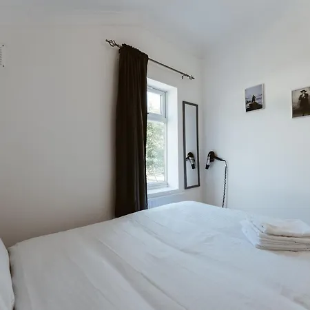 Plaistow Cosy Double - 8 *