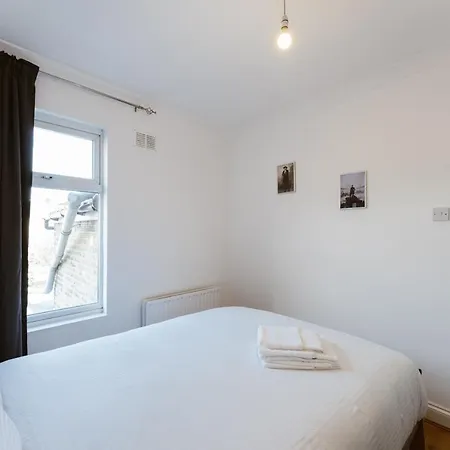 Plaistow Cosy Double - 8 * London
