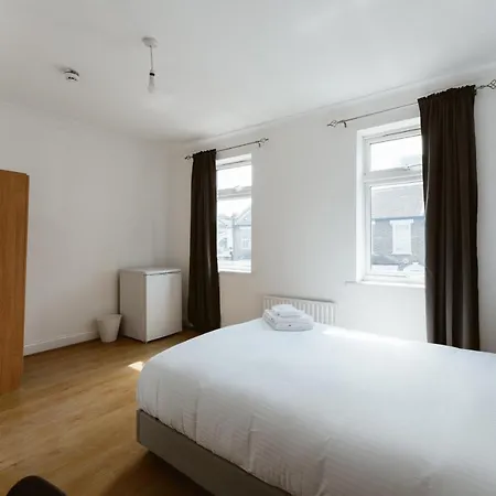 Plaistow Cosy Double - 8 London