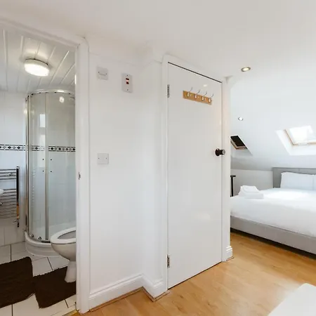 Plaistow Cosy Double - 8 *