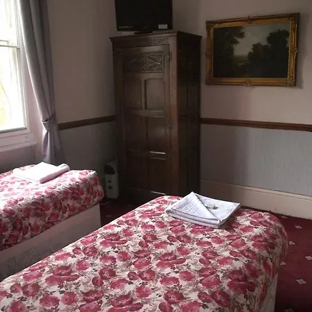 Oakley Hotel 3*