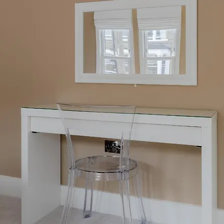 Central, Stylish And Spacious 4 Bedroom House 2,5 Bathrooms In Shepherd's Bush Apartment London