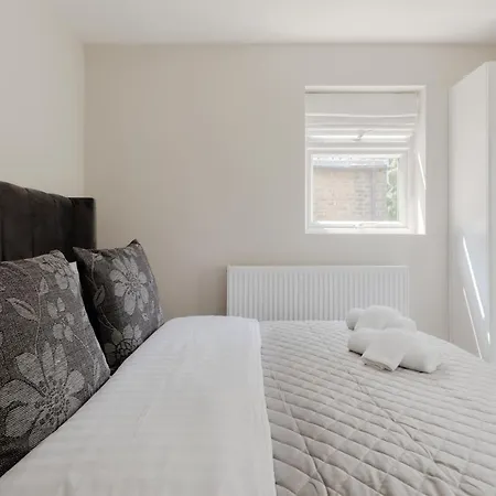 Central, Stylish And Spacious 4 Bedroom House 2,5 Bathrooms In Shepherd's Bush Apartment