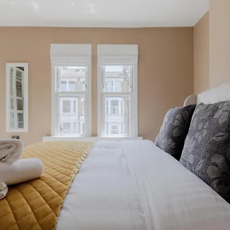 Central, Stylish And Spacious 4 Bedroom House 2,5 Bathrooms In Shepherd's Bush Apartment *