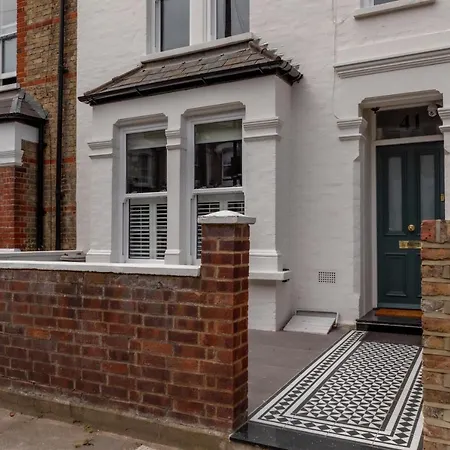 Apartment Central, Stylish And Spacious 4 Bedroom House 2,5 Bathrooms In Shepherd's Bush London