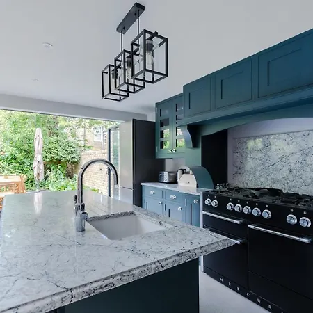 Apartment Central, Stylish And Spacious 4 Bedroom House 2,5 Bathrooms In Shepherd's Bush *