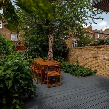 Apartment Central, Stylish And Spacious 4 Bedroom House 2,5 Bathrooms In Shepherd's Bush London
