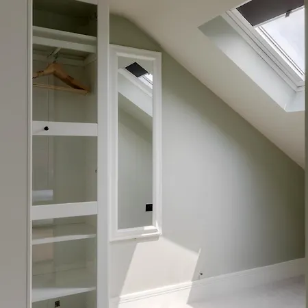 Apartment Central, Stylish And Spacious 4 Bedroom House 2,5 Bathrooms In Shepherd's Bush London