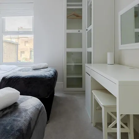 Central, Stylish And Spacious 4 Bedroom House 2,5 Bathrooms In Shepherd's Bush *
