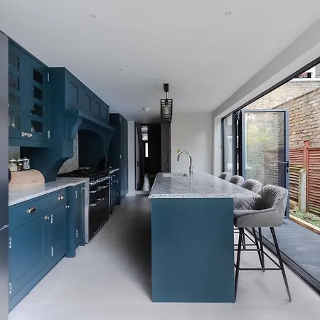 Apartment Central, Stylish And Spacious 4 Bedroom House 2,5 Bathrooms In Shepherd's Bush London