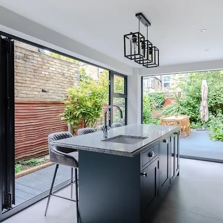Apartment Central, Stylish And Spacious 4 Bedroom House 2,5 Bathrooms In Shepherd's Bush London