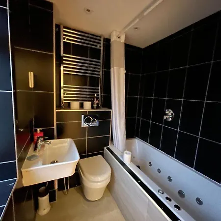 Luxury With Private Bathrooms Homestay