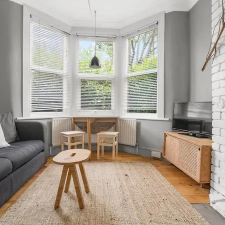Guestready - A Beautiful With Garden