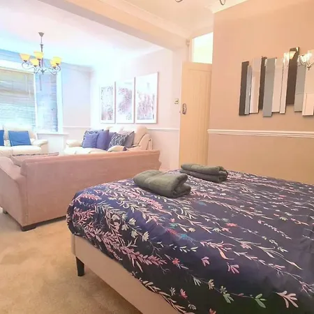 Private In East Ham *