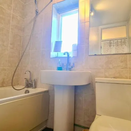 Private In East Ham Homestay