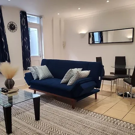 Chic Two Bed Flat In Fitzrovia Apartment London