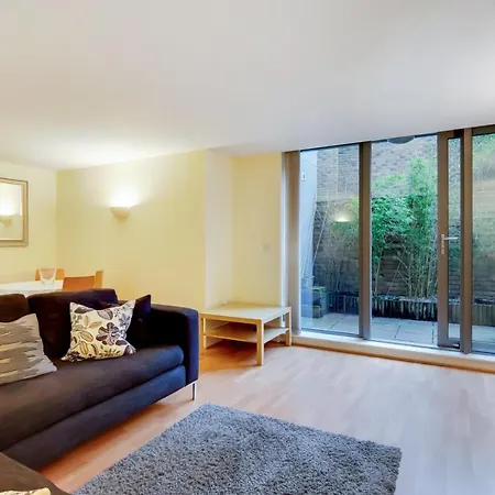 Spacious 2 Bed 2 Bath Kings Cross London
