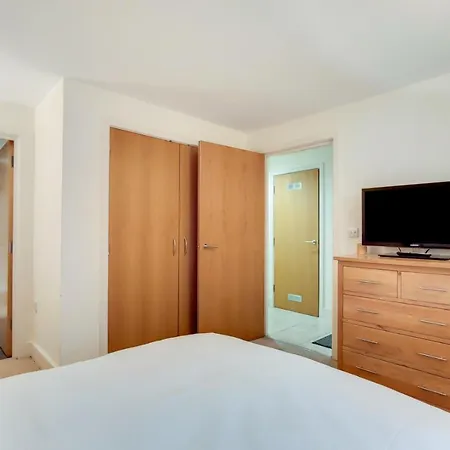 Spacious 2 Bed 2 Bath Kings Cross Apartment London