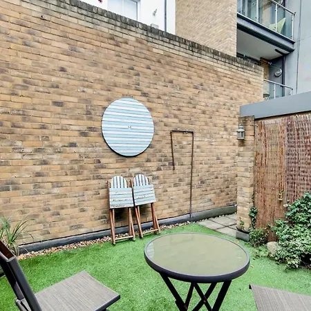 Spacious 2 Bed 2 Bath Kings Cross London