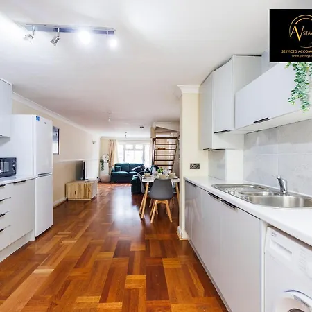 Vakantiehuis 2 Bedroom House By Av Stays Short Lets Croydon With Free Wi-fi Londen