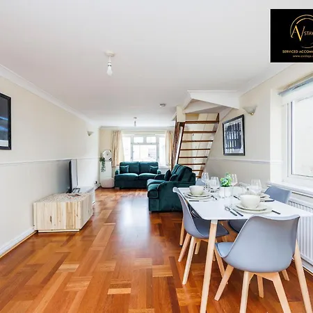 2 Bedroom House By Av Stays Short Lets Croydon With Free Wi-fi Londen