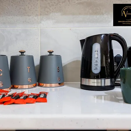 2 Bedroom House By Av Stays Short Lets Croydon With Free Wi-fi