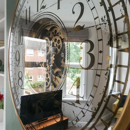 Luxury Chiswick 2 Bed Victorian Flat *