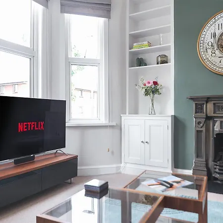 Luxury Chiswick 2 Bed Victorian Flat Apartment
