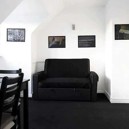 One-bedroom Flat In Village Apartment *