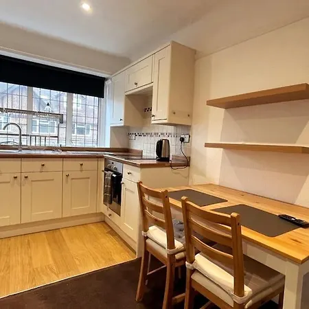 One-bedroom Flat In Village Apartment Cheam