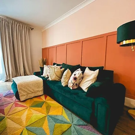 Charming Spacious 2br Flat Near Station Parking Apartamento Londres