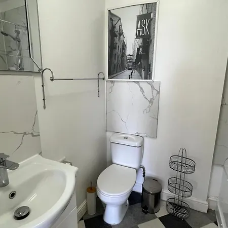 Comfy 2 Bedroom - Finchley Road, *