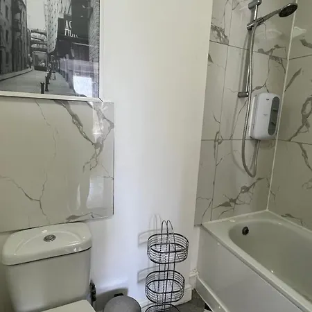 Apartment Comfy 2 Bedroom - Finchley Road, *