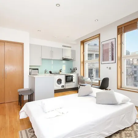 Imperial Piccadilly Apartment *