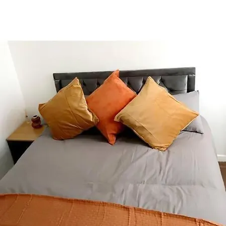 Unique 4 Bed Detached House In East