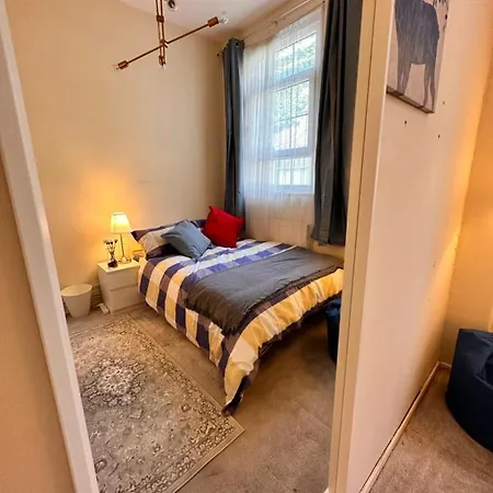 2 Amazing Double In Whitechapel London