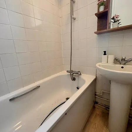 2 Amazing Double In Whitechapel * London