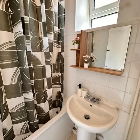 2 Amazing Double In Whitechapel * London