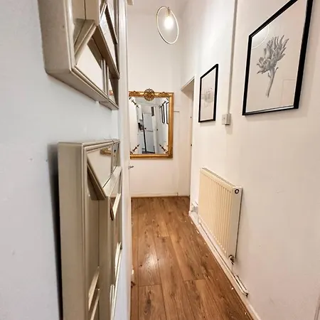 2 Amazing Double In Whitechapel *