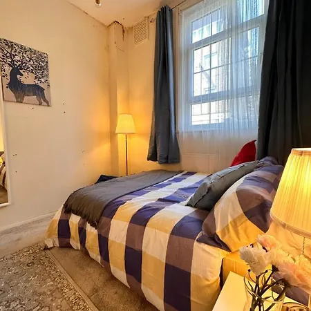 2 Amazing Double In Whitechapel * London