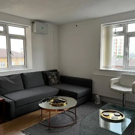 66 Station Road Apartment Upminster