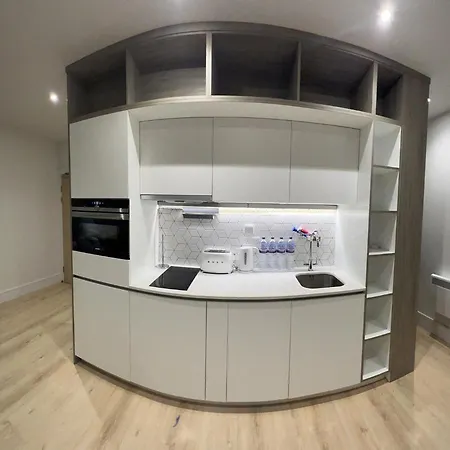Lhr Apartment London
