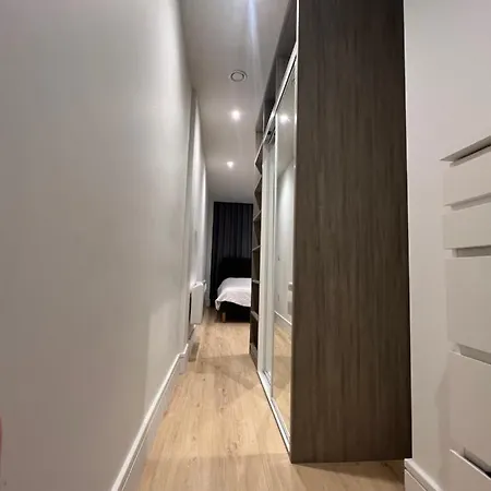 Lhr Apartment