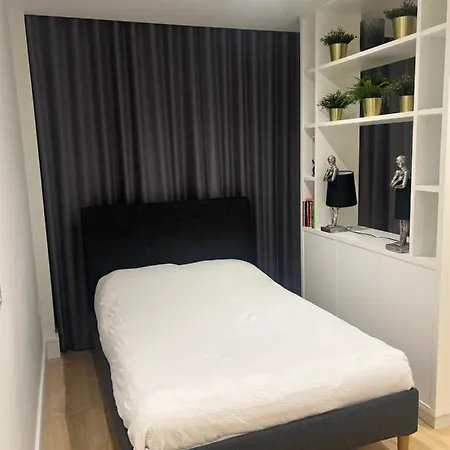Lhr Apartment