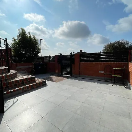 Luxury With En-suite Bathrooms - West London * Harrow on the Hill