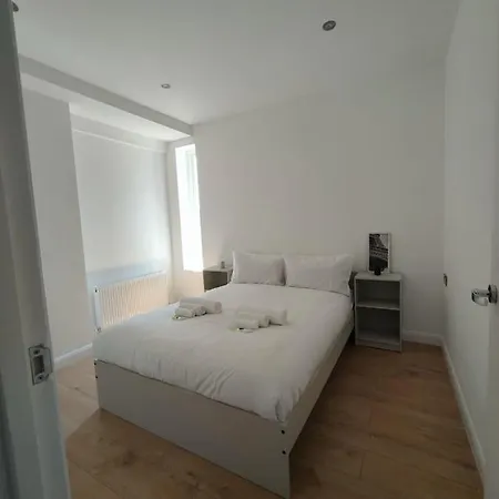 Apartment Latchmere London